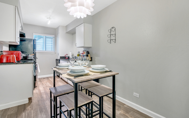 Pearl Location ✔Fast Wifi + Free Parking  ✔Modern Living
