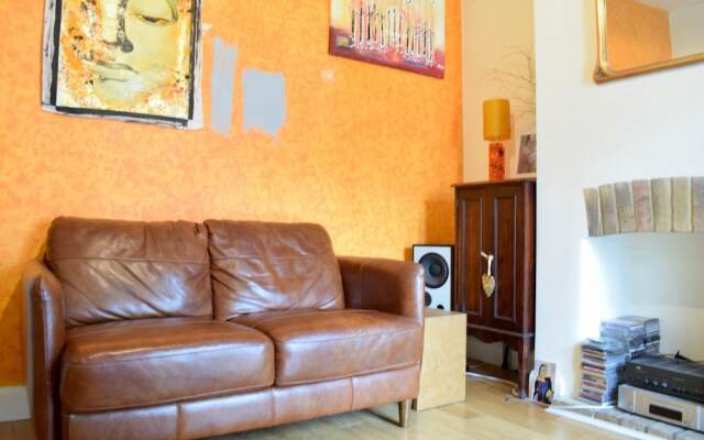 2 Bedroom Wimbledon House With Garden