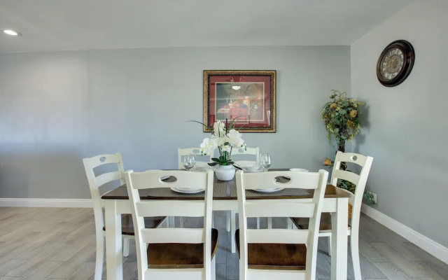 Las Vegas Retreat w/ Yard < 5 Mi to Strip!