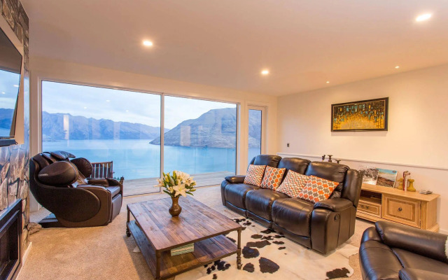 DH Lakeview Villa