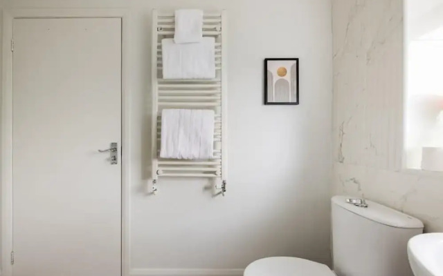 The Hendon Escape - Elegant 3bdr Flat