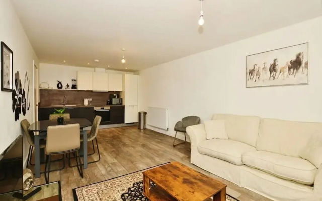 Sleek 2 Bedroom Apartment - Sofa-bed - Ashford