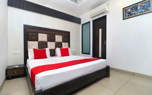 OYO 19392 Hotel Lexis