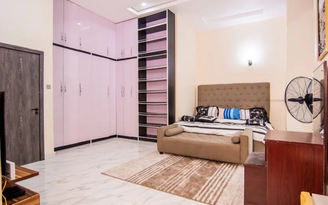 Executive 4 Bedroom House