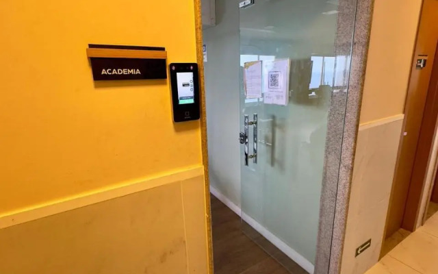 Academia/Garagem/ Piscina : a 300 m do Farol