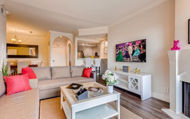 Gorgeous LA LA Land Beverly Hills 2BR - Fast Wifi - Free Parking! (BW2)