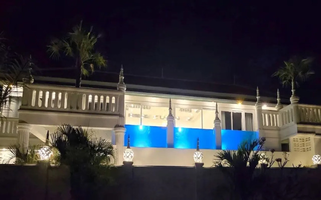 STARLAND Luxury Pool Villa Pattaya 8 Bedrooms