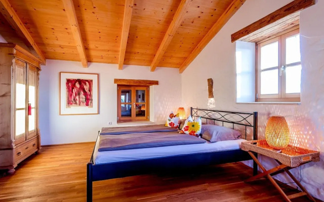 Beautiful Villa Consisting of two Houses With Private Pool, Near Pula and Beach