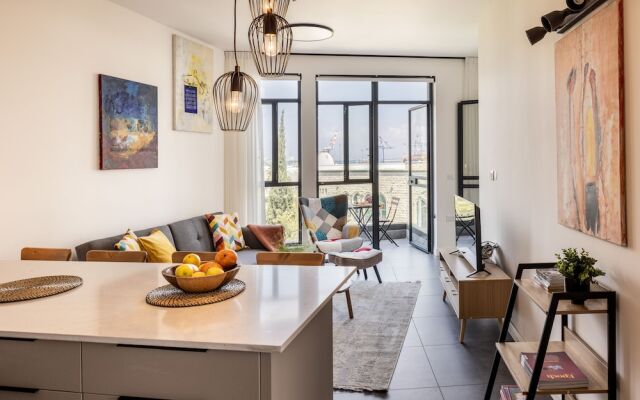 Old Charm & Modern Meets by Sea N' Rent