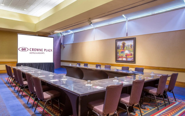 Crowne Plaza Atlanta Perimeter at Ravinia by IHG