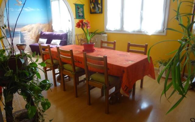 Petit nid douillet , calme avec vue sur le parc