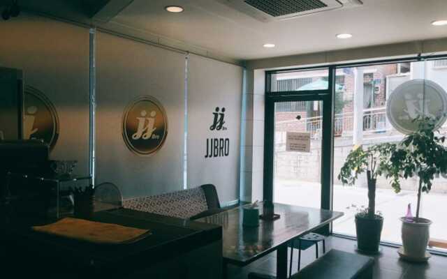 JJBro Hostel Guest House
