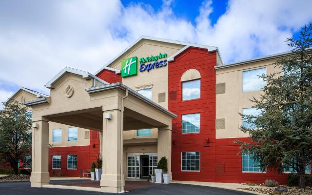 Holiday Inn Express And Suites Reading, an IHG Hotel