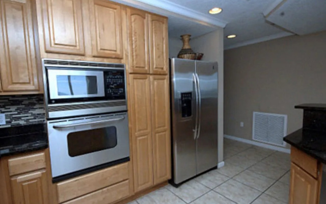 Colonnades 1202 - 3 Br condo