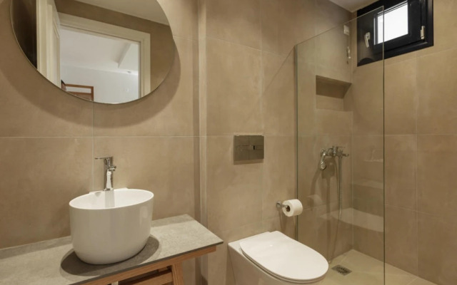 Nami Hotel & Suites
