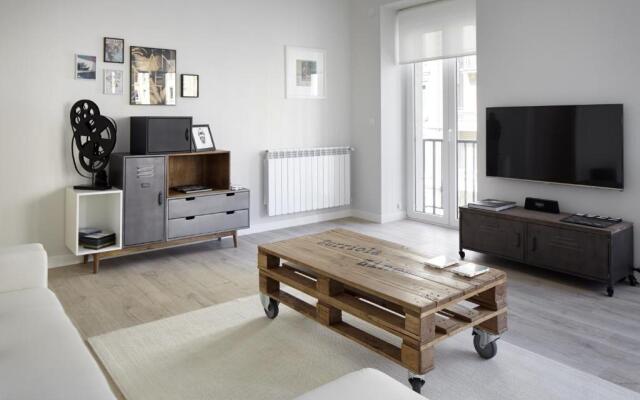 Zurriola Zinema Apartment by FeelFree Rentals