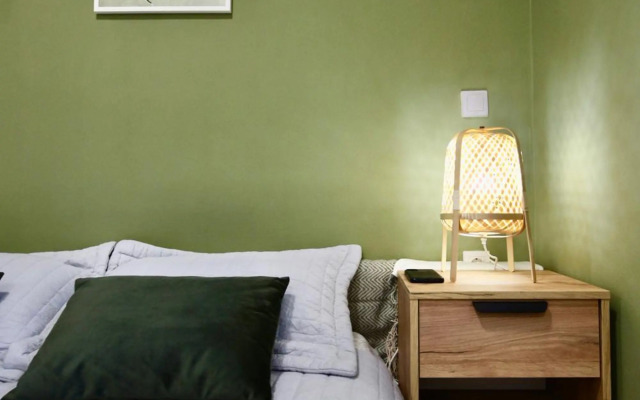 Μικρό διαμέρισμα της Αγγελικής με αυλή και parking