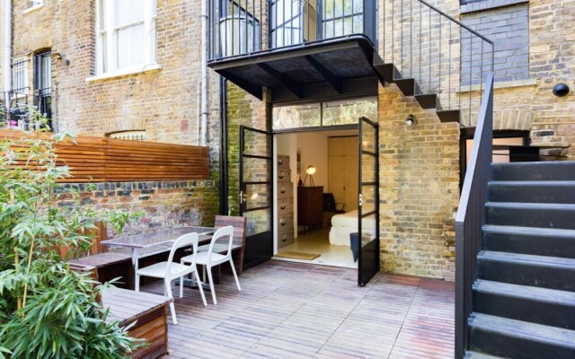 Stylish, Bright Apartment w/ Private Garden