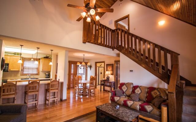 Nestled Inn Lodge 3 Bedroom Home by RedAwning