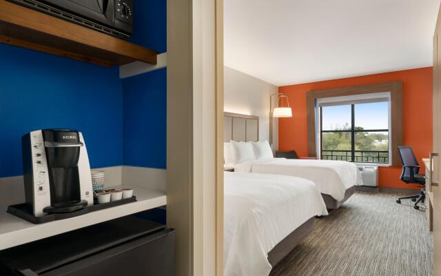 Holiday Inn Express & Suites Mt. Pleasant by IHG