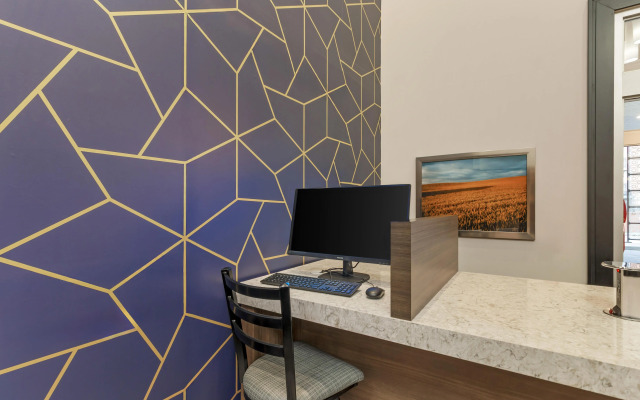 Best Western Plus Pembina Inn & Suites