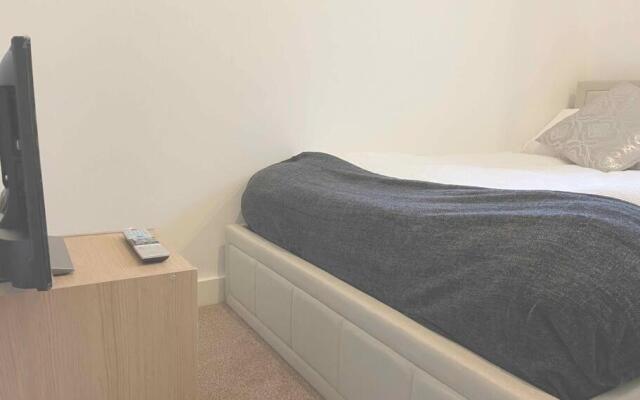 2 Bedroom Luxury Leicester City Centre entire Apartment!