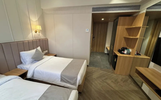 Hotel Mumbai House Mindspace Malad