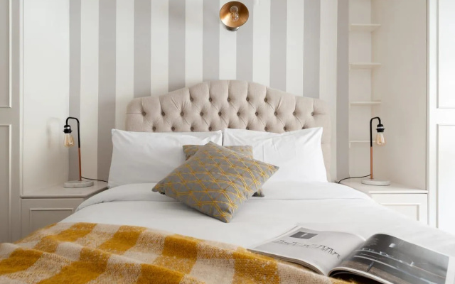 The South Kensington Mews - Lovely & Bright 5BDR Kensington Mews