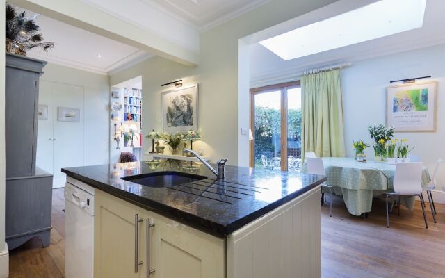 Veeve - Traditional Chiswick