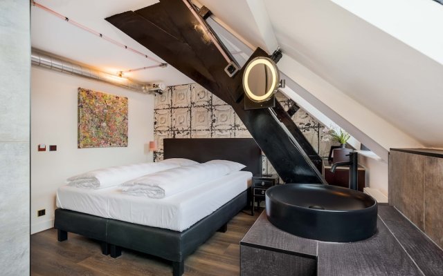 The Monument Hotel