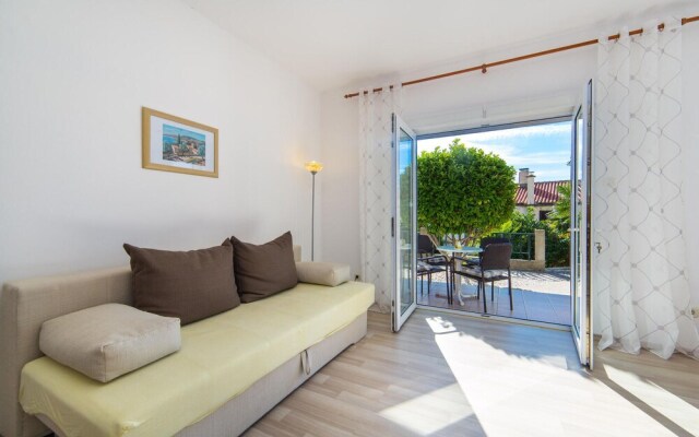 Nice Apartment in Brist With 1 Bedrooms and Wifi