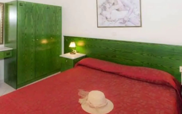 Room in Apartment - L'eremo Luxury Studio