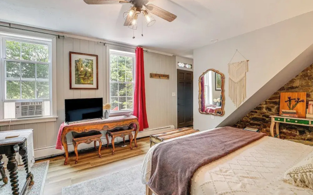 Charming Getaway < 1 Mi to Downtown Lambertville!