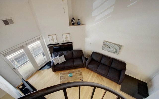 8 Bedroom Downtown Condo by AustinStays