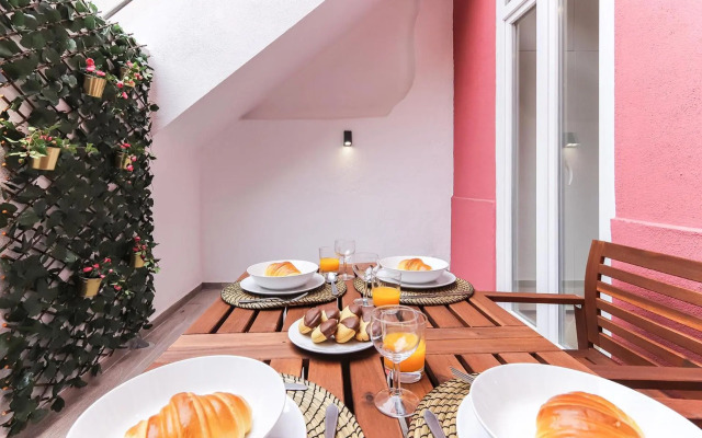 Vita Portucale ! Lisbon Design Apartment with Terrace