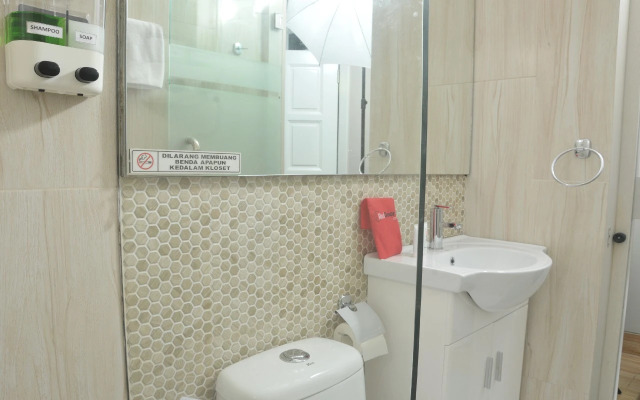 RedDoorz Premium near RS Pondok Indah