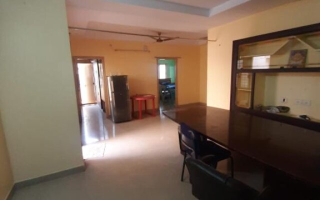 2 bedroom AC condo with free parking