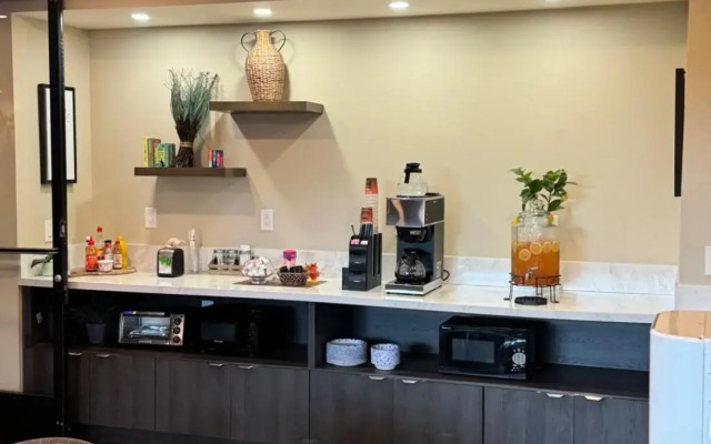 GreenTree Inn & Suites Alhambra