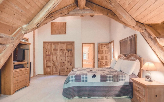Bear Den Log Cabin