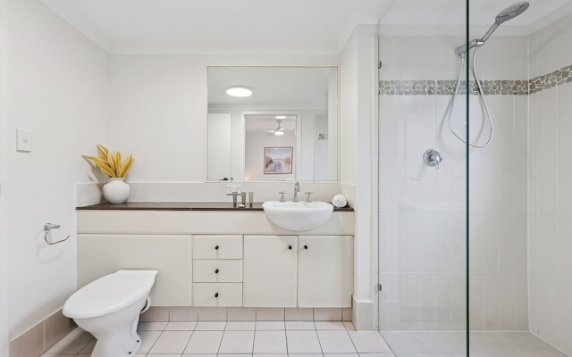 Beachside Apartment With Secure Parking