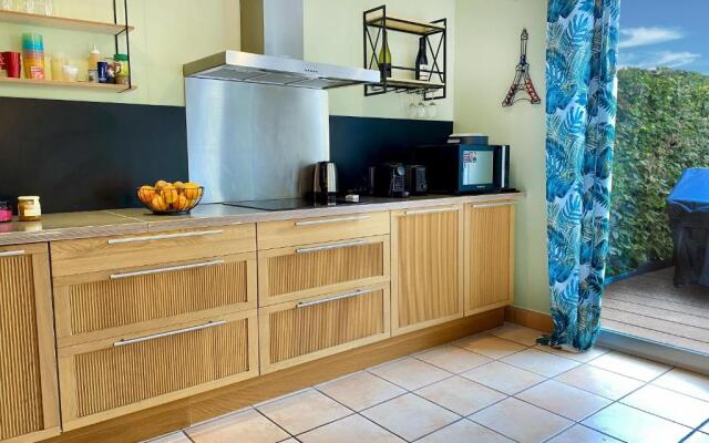 Reine Bow - YourHostHelper