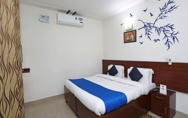 OYO 10804 Hotel Kumar