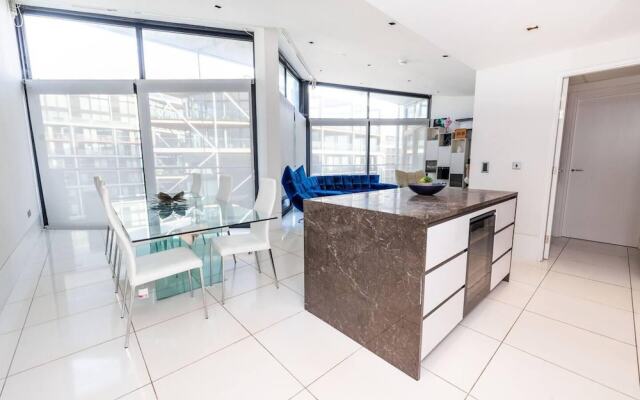 River Side View Luxury Penthouse Apartment