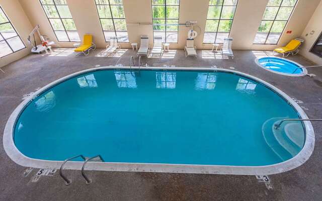 Econo Lodge Inn & Suites