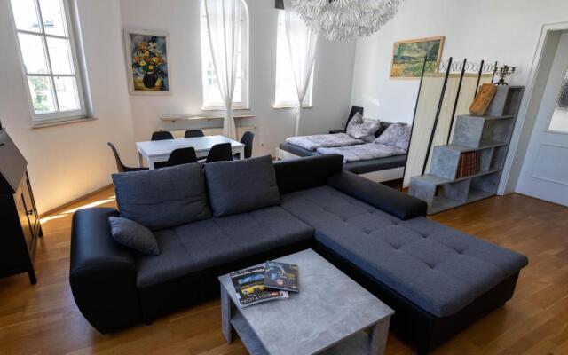 Parkside City Apartments No16