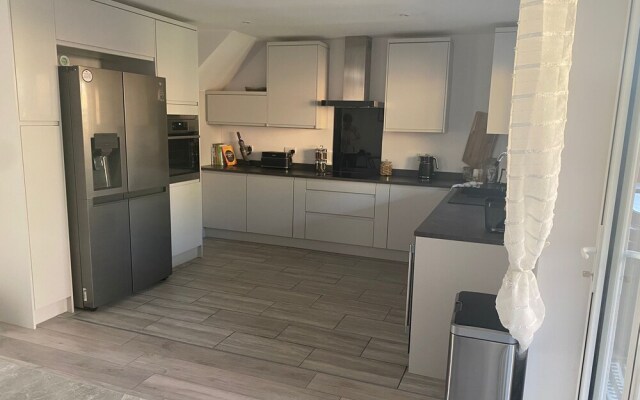 Beautiful 4-bed House