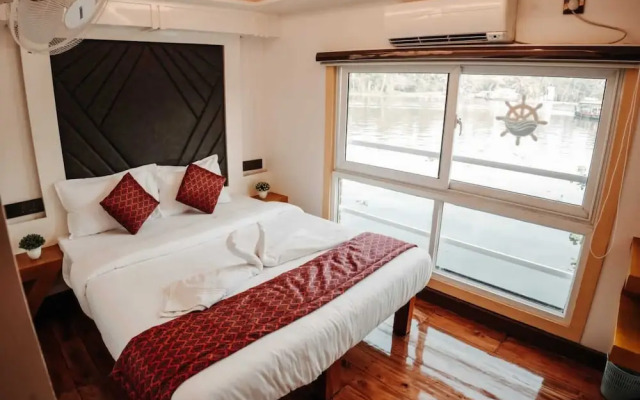 Honeymoon Houseboat