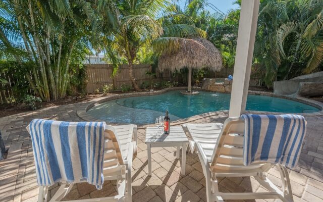 South Seas Apartment 6