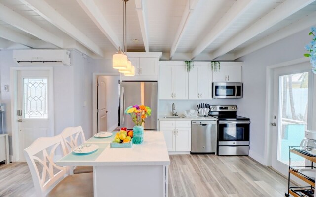 Family Couples Getaway Sleeps 6 Guests
