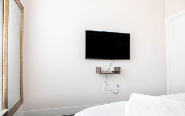 WanderJaunt - Hip East Austin Apartments